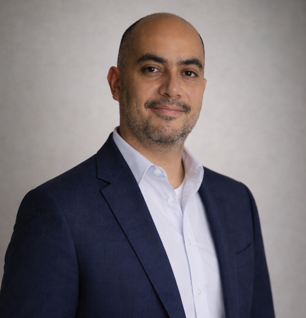 portrait of Mauricio Preciado-Awad