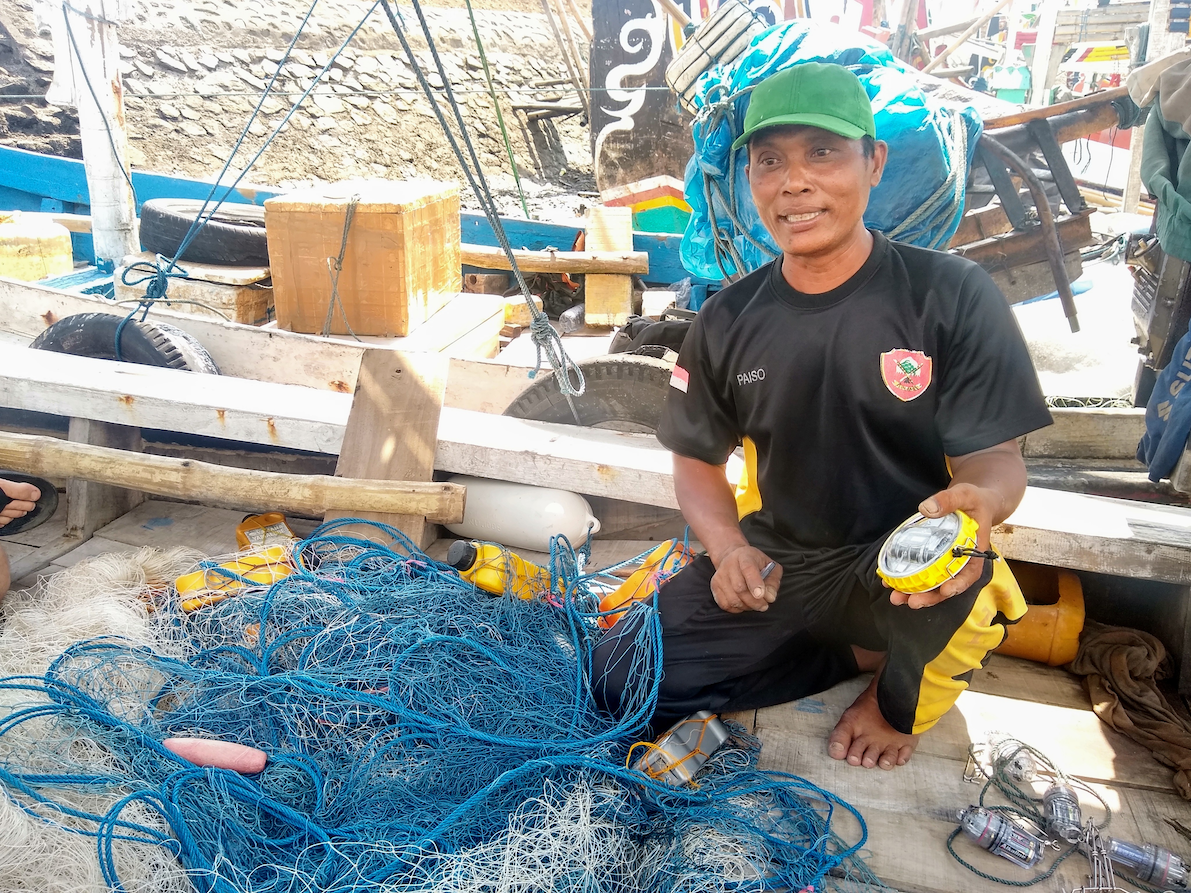 SafetyNet fisherman using device