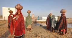 Women in Pakistan collecting water