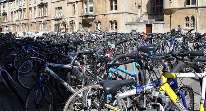 Student bikes outside in Oxford 