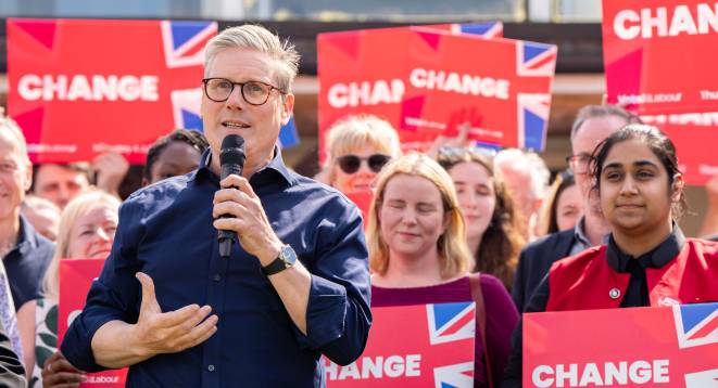 Keir Starmer Labour Campaign 2024 Keir Starmer in front of Labour campaigners