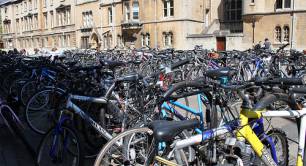 Student bikes outside in Oxford 