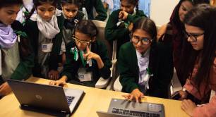 Aurat Raaj children using computers