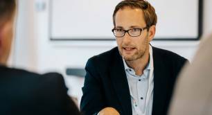 Markus Freiburg speaks at a workshop