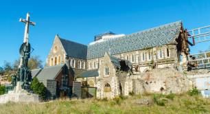 Christchurch cathedral damaged by earthquake