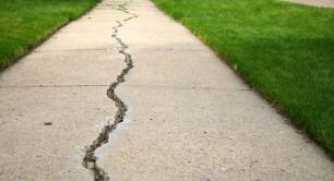 Cracked pavement_green grass_path