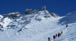 Mountain climbing_snow_hiking_sport_Winter