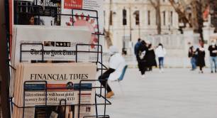 Newspapers for sale by Hatice Yardim on Unsplash