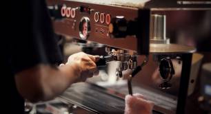 barista making coffee